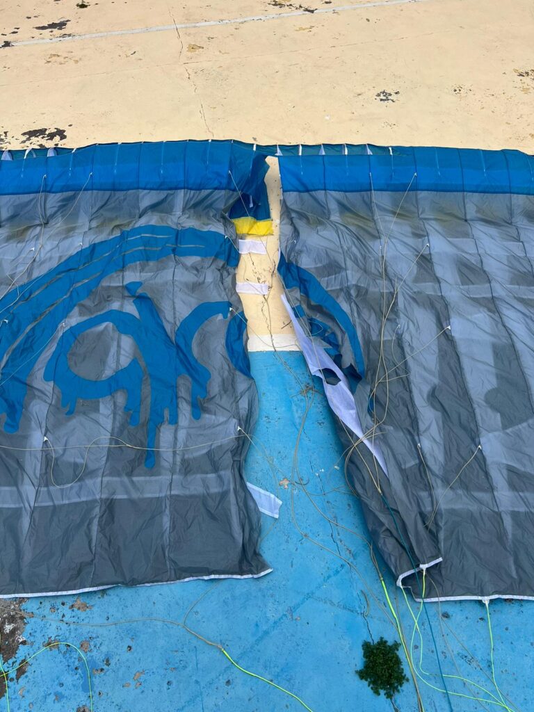 Parapente déchiré cassé en deux Grésivaudan Ière Savoie Alpes Grenoble Chambery